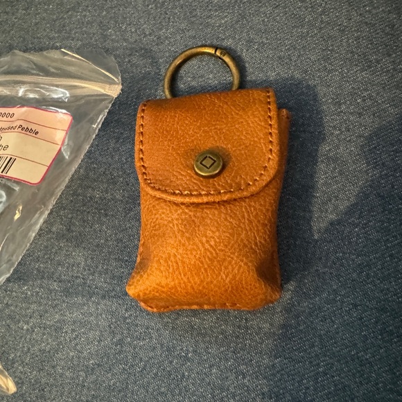 Snap To It Pouch - Caramel Distressed Pebble - Thirty One - Picture 4 of 6